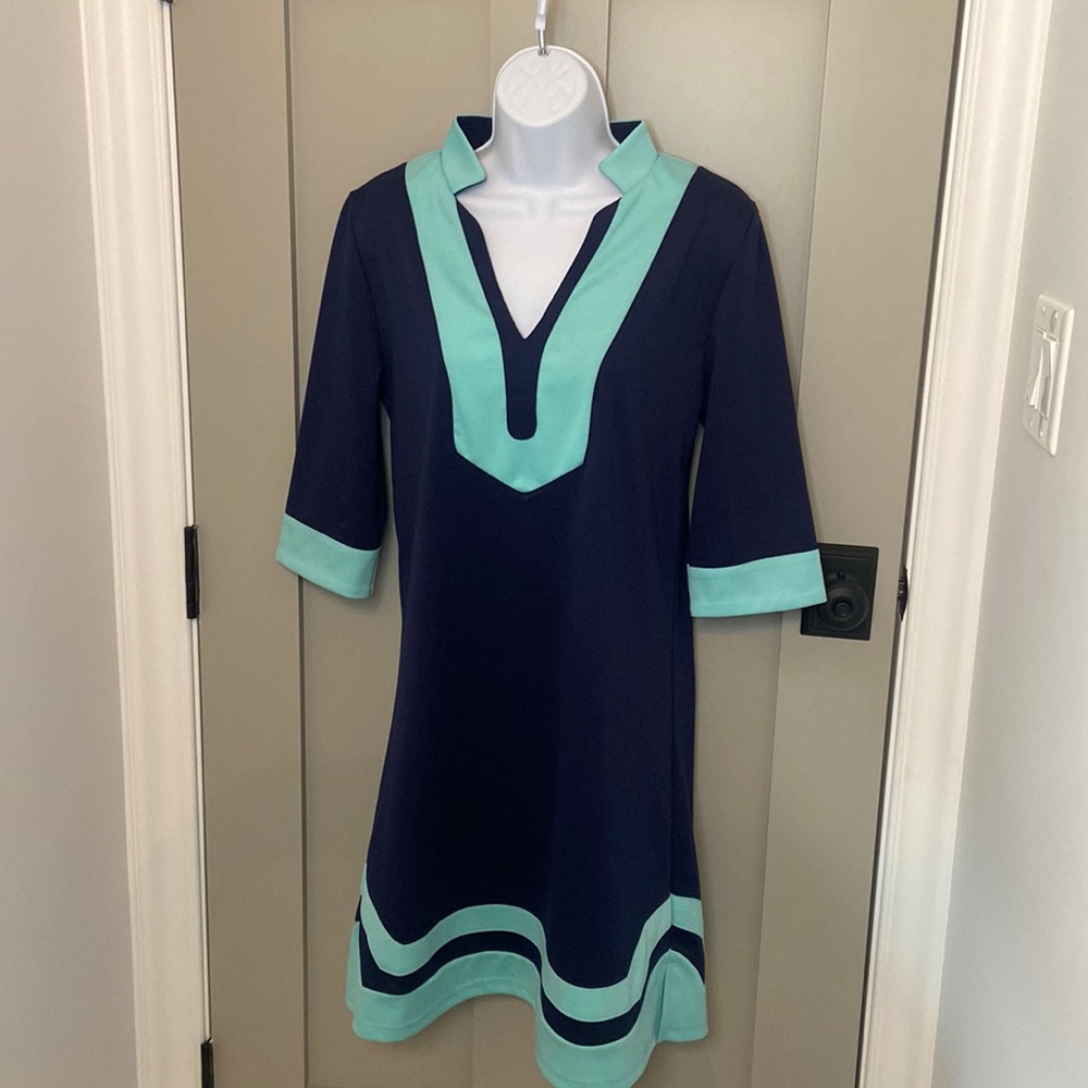 vfish navy/aqua dress. (M). Non wrinkle - perfect for work.